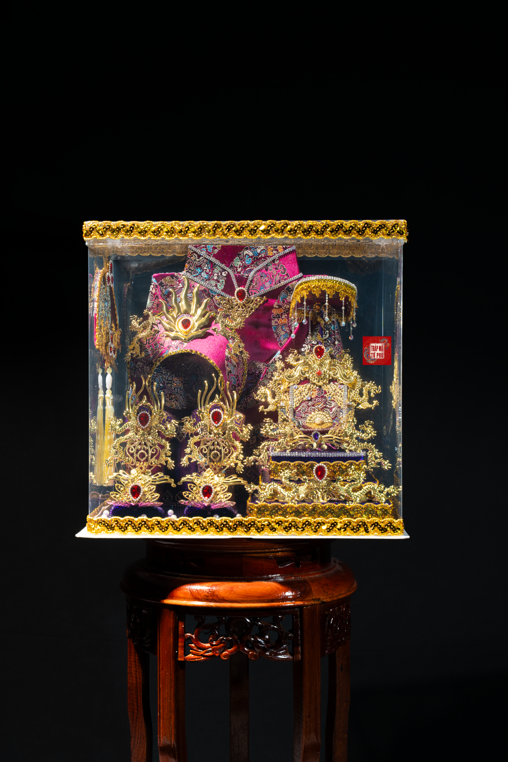 Y PHỤC & GHẾ QUAN HOÀNG 7 - YPGQHB 002