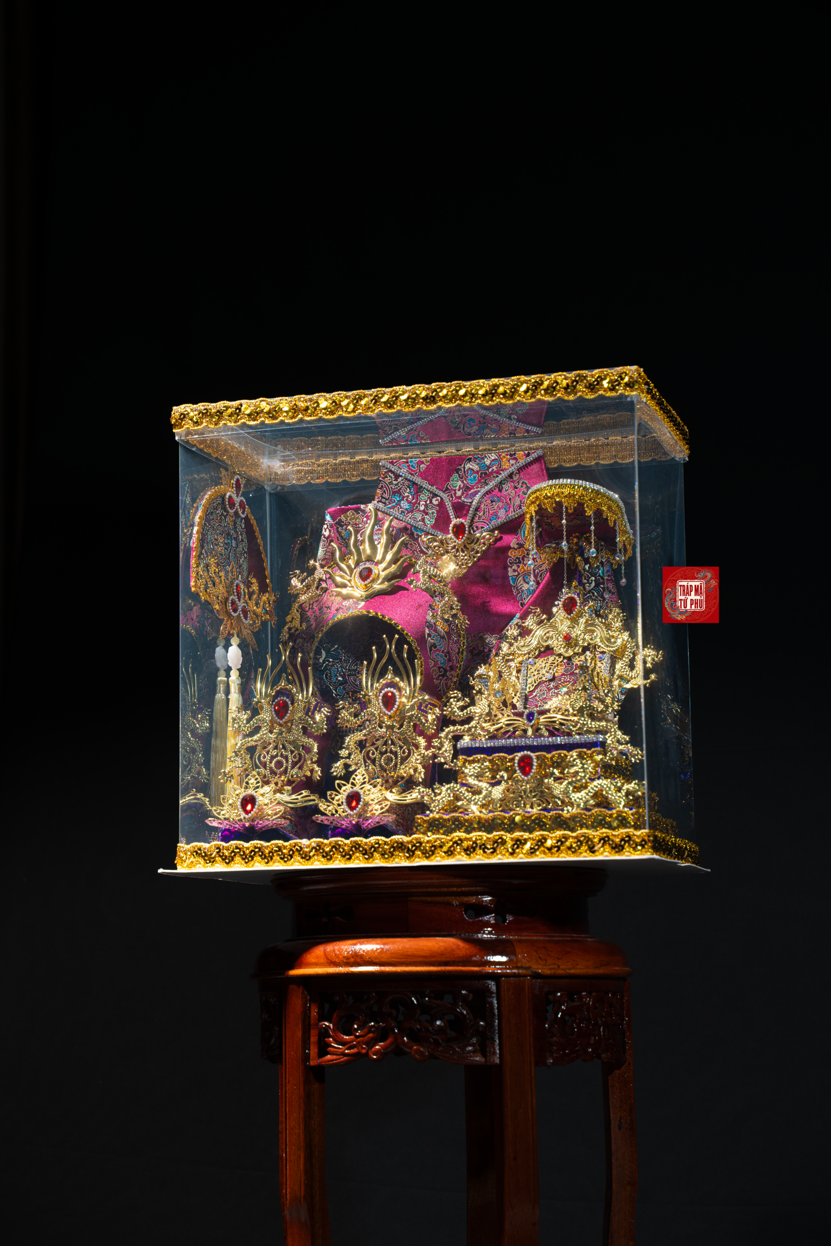 Y PHỤC & GHẾ QUAN HOÀNG 7 - YPGQHB 002 - Ảnh 2